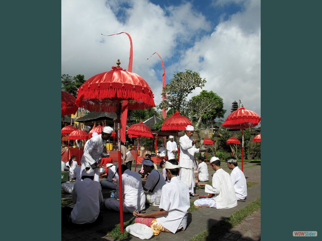 Odalan Betara Turun Kabeh Fest im Besakhi-Tempel