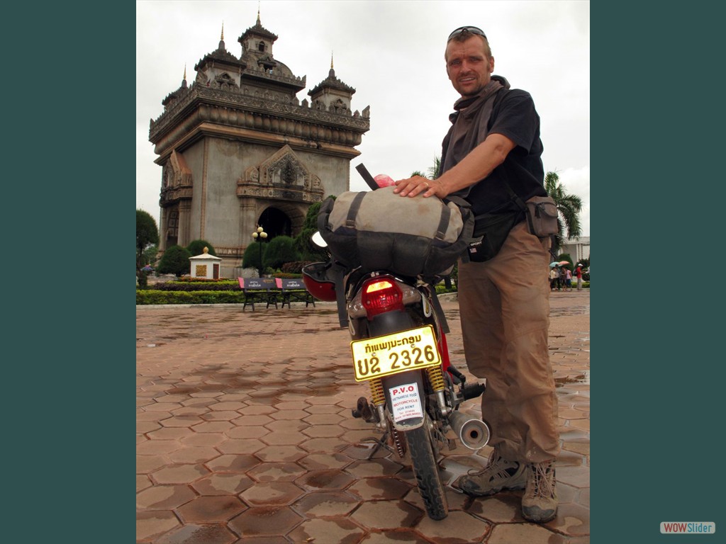 mit dem Moped in Laos Hauptstadt Vientiane