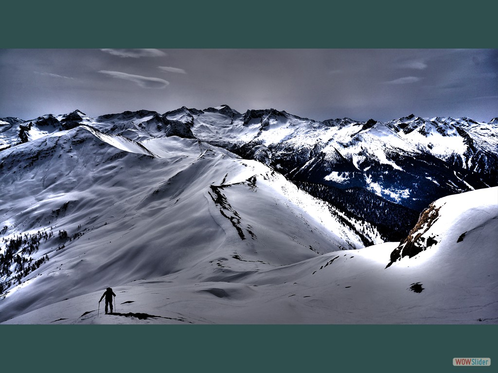 Im Hintergrund die Gletscher der Ankogelgruppe.