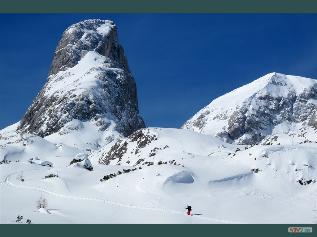 Aufstieg im Unteren Ochsenkar, links die Torsule, rechts die Flanke der Schoberkpfe (Feb. 2010)