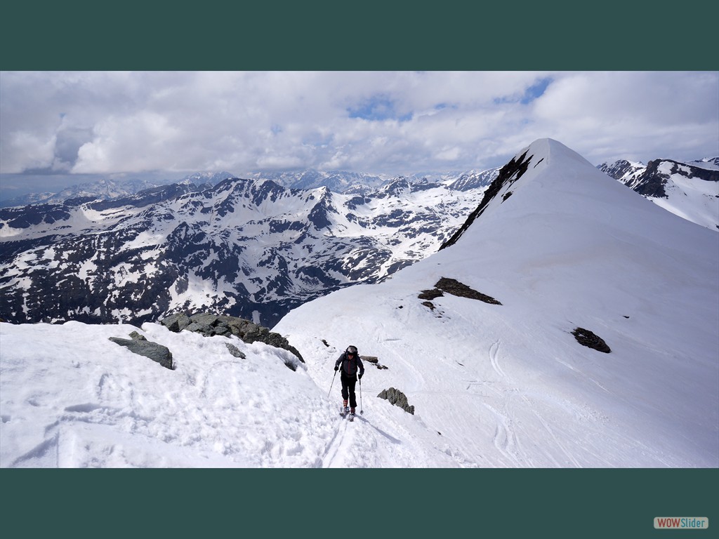 Helmut auf dem Gipfel-Westgrat, rechts im Hintergrund der Hintere Geielkopf