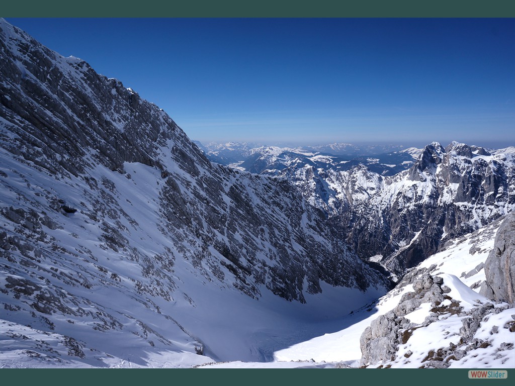 Blick aus der Scharte nach Norden (im Hintergrund rechts die Reiteralm, u.a. mit Wagendrischelhorn).