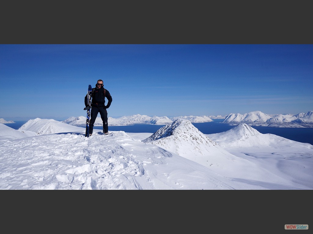 Warum ich der einzige mit Ski auf dem Gipfel war, hat sich mir auch nach lngerem Nachdenken nicht erschlossen ;-)