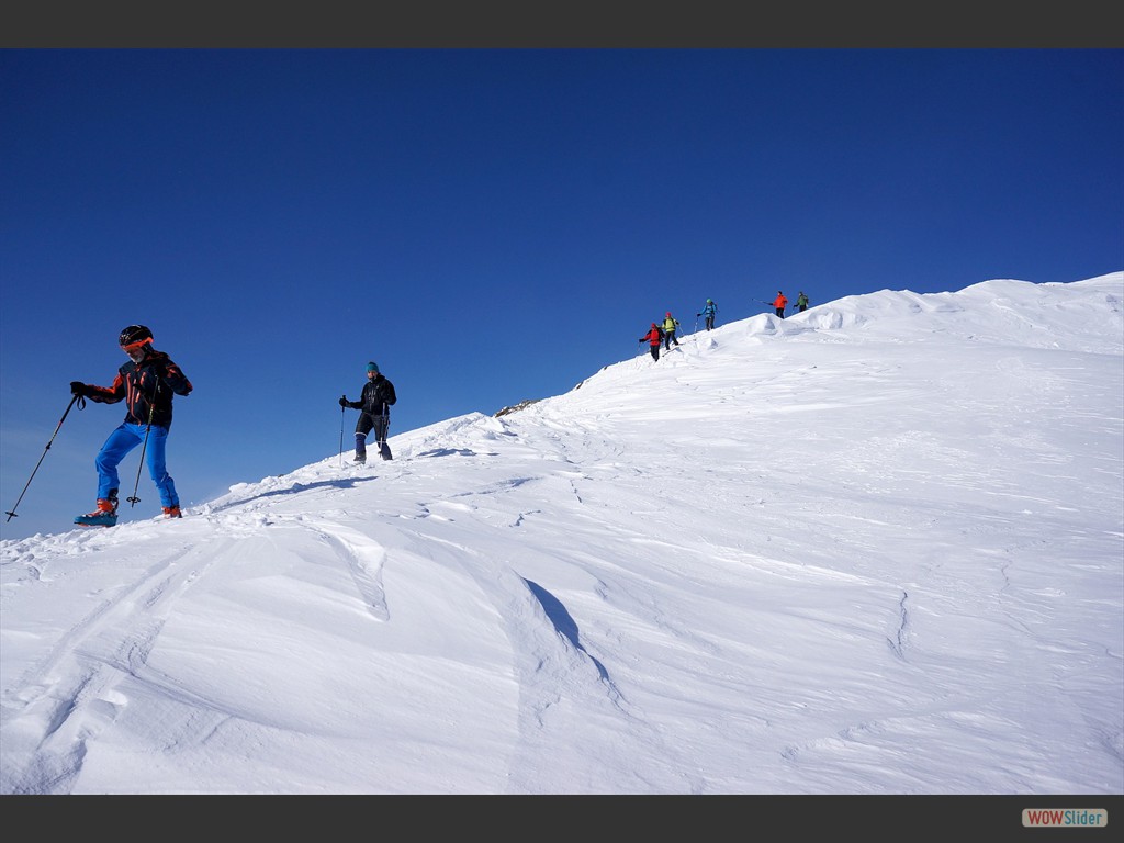 11 wackere Tourengeher ohne Ski.