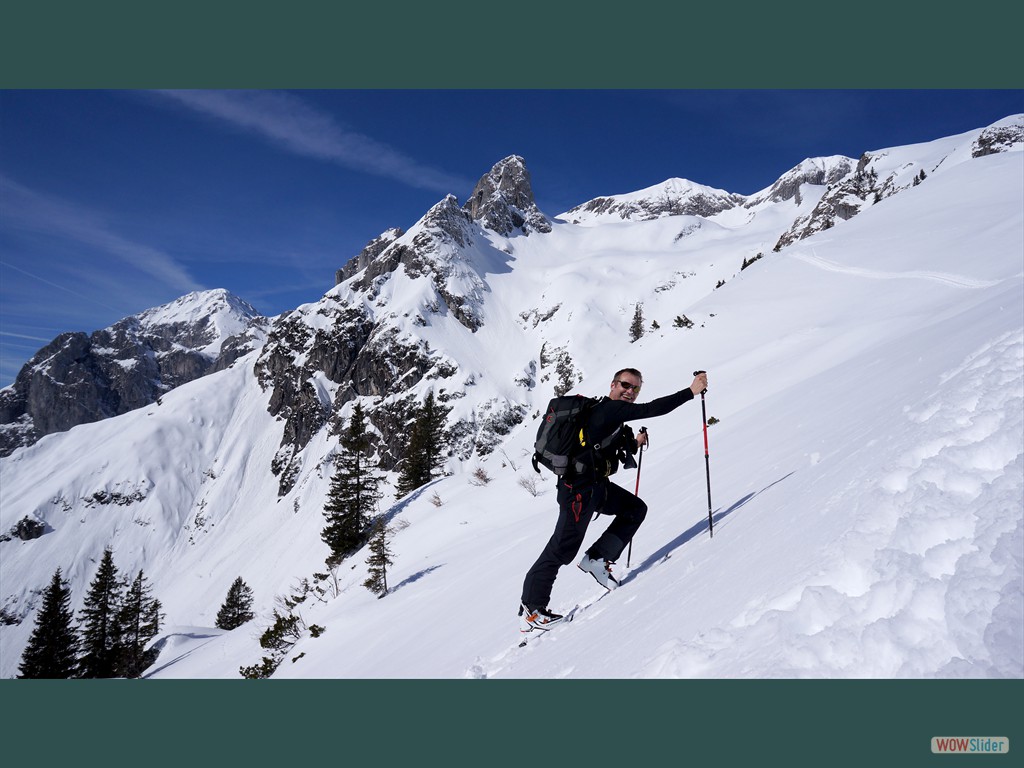 Im Hintergrund bildmittig Felshorn der Riffl, rechts daneben unser Ziel, der Hochkarfelderkopf