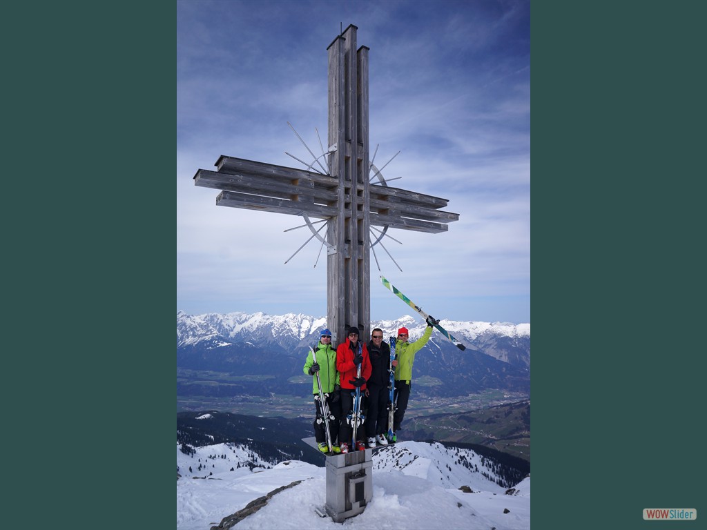 Das Gipfelkreuz steht brigens noch