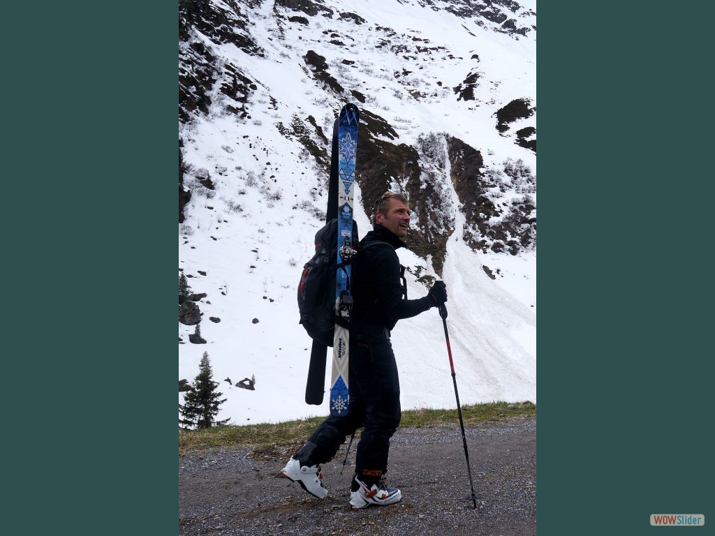 Auf Forstweg zurck zum Skigebiet