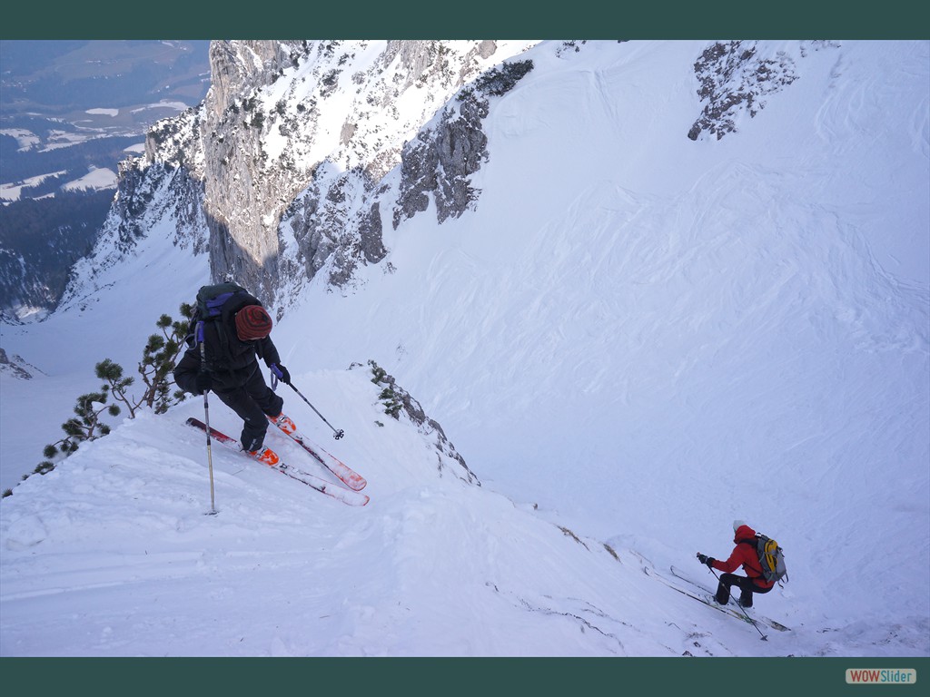 Unterer Teil der Schlsselstelle, die beiden Herren entscheiden sich fr Querung mit Ski.